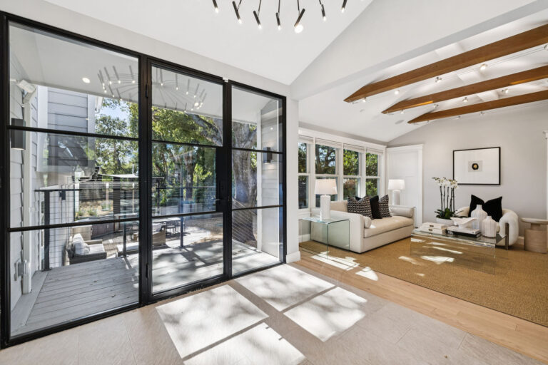 051-118-hillside-drive.85084.p4k.014