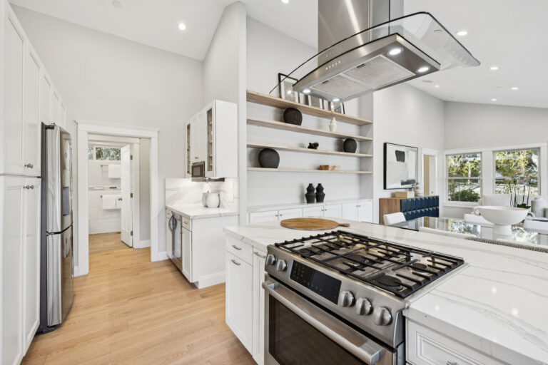 083-118-hillside-drive.85084.p4k.030